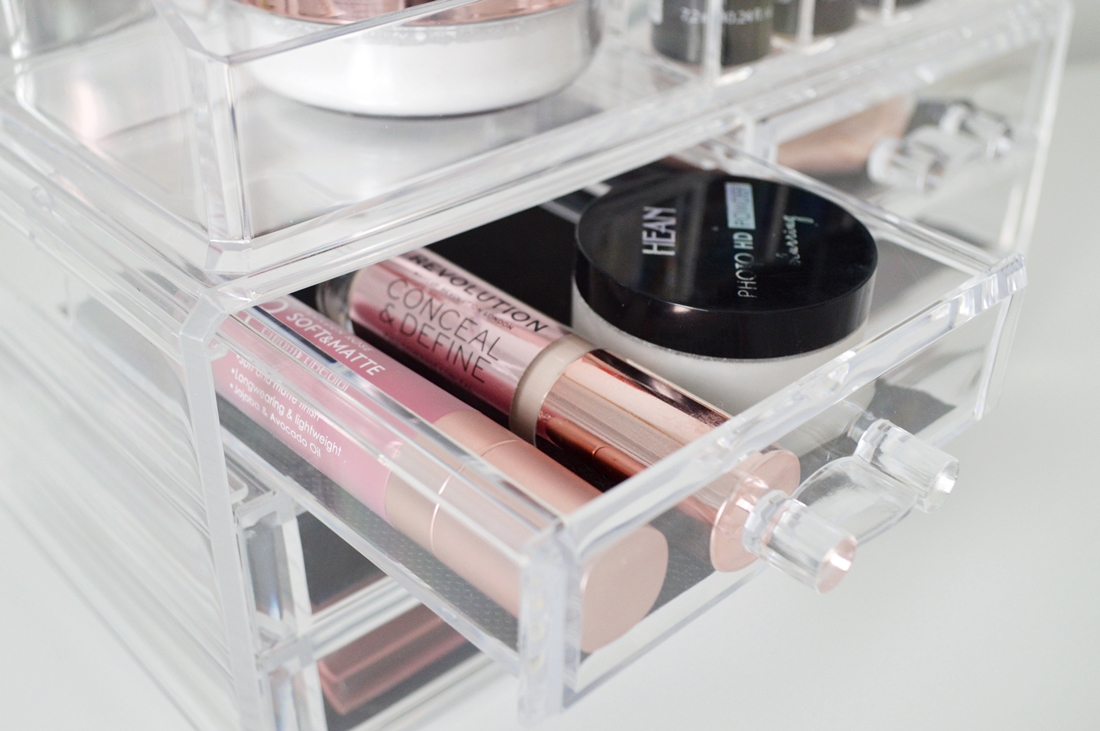 akrylowy organizer na kosmetyki jak zorganizować kosmetyki